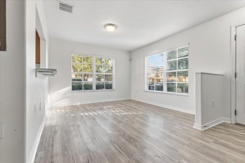 Townhouse in Zephyrhills, Florida 3 bedrooms, 126.63 sq.m. № 2195999 - photo 13