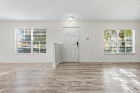 Townhouse in Zephyrhills, Florida 3 bedrooms, 126.63 sq.m. № 2195999 - photo 11