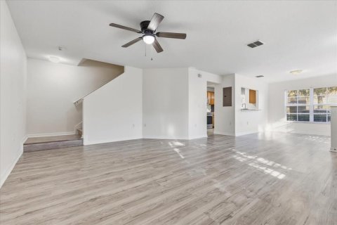 Townhouse in Zephyrhills, Florida 3 bedrooms, 126.63 sq.m. № 2195999 - photo 17