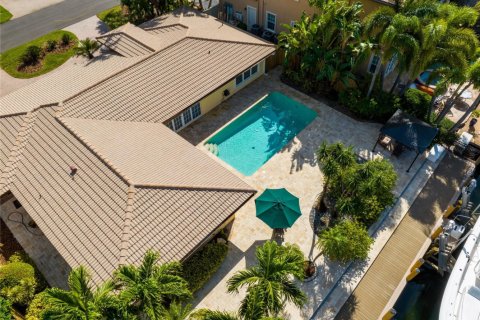 Villa ou maison à louer à Lighthouse Point, Floride: 3 chambres, 189.33 m2 № 1231306 - photo 1