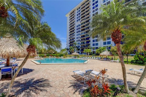 Condo in Clearwater, Florida, 2 bedrooms  № 2391739