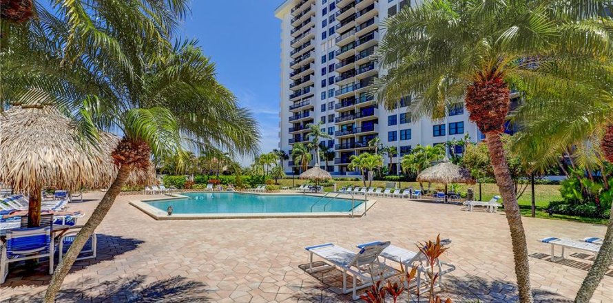 Condo in Clearwater, Florida, 2 bedrooms № 2391739