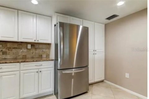 Condo in Clearwater, Florida, 2 bedrooms № 2391739 - photo 11