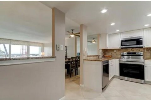 Condo in Clearwater, Florida, 2 bedrooms № 2391739 - photo 10