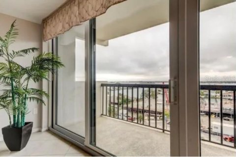Condo in Clearwater, Florida, 2 bedrooms № 2391739 - photo 8