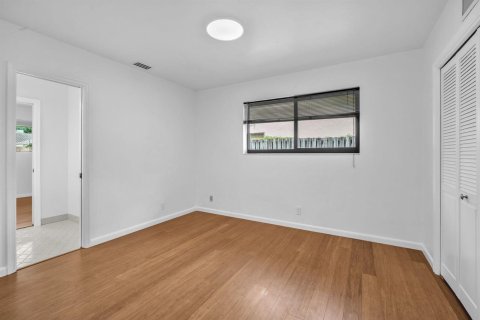 House in Hollywood, Florida 3 bedrooms, 199.37 sq.m. № 2246617 - photo 30