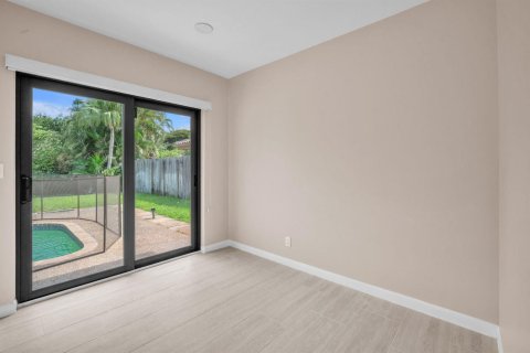 House in Hollywood, Florida 3 bedrooms, 199.37 sq.m. № 2246617 - photo 16