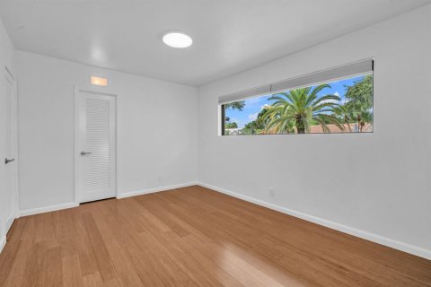 House in Hollywood, Florida 3 bedrooms, 199.37 sq.m. № 2246617 - photo 25