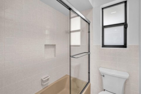 House in Hollywood, Florida 3 bedrooms, 199.37 sq.m. № 2246617 - photo 29