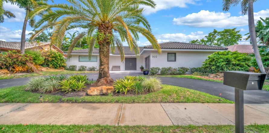 House in Hollywood, Florida 3 bedrooms, 199.37 sq.m. № 2246617