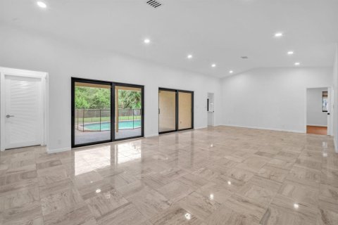 House in Hollywood, Florida 3 bedrooms, 199.37 sq.m. № 2246617 - photo 6
