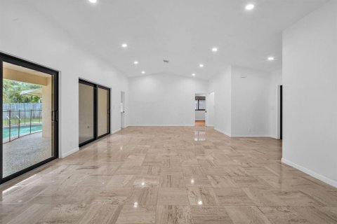 House in Hollywood, Florida 3 bedrooms, 199.37 sq.m. № 2246617 - photo 5