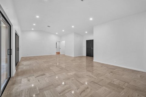 House in Hollywood, Florida 3 bedrooms, 199.37 sq.m. № 2246617 - photo 4