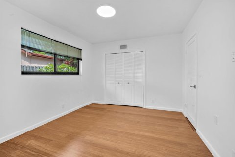 House in Hollywood, Florida 3 bedrooms, 199.37 sq.m. № 2246617 - photo 26