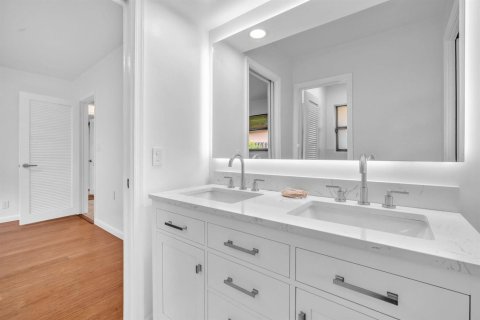 House in Hollywood, Florida 3 bedrooms, 199.37 sq.m. № 2246617 - photo 28