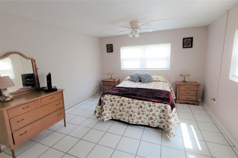 Condo in Bradenton, Florida, 1 bedroom № 2097422 - photo 9