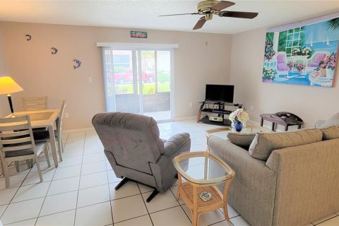 Condo in Bradenton, Florida, 1 bedroom № 2097422 - photo 2