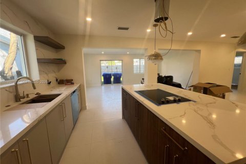 Villa ou maison à vendre à Miami, Floride: 4 chambres, 183.57 m2 № 1995510 - photo 12