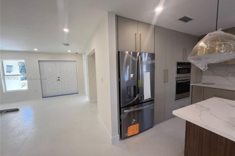 Villa ou maison à vendre à Miami, Floride: 4 chambres, 183.57 m2 № 1995510 - photo 14