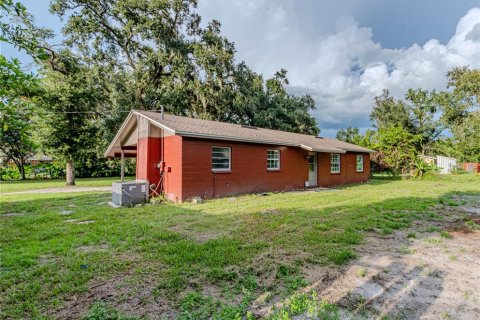House in Zephyrhills, Florida 4 bedrooms, 98.1 sq.m. № 1894410 - photo 4