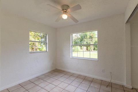 House in Zephyrhills, Florida 4 bedrooms, 98.1 sq.m. № 1894410 - photo 24
