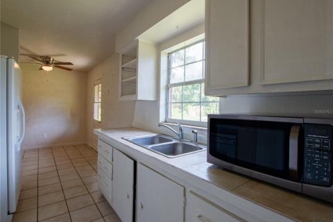 House in Zephyrhills, Florida 4 bedrooms, 98.1 sq.m. № 1894410 - photo 13