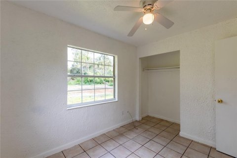 House in Zephyrhills, Florida 4 bedrooms, 98.1 sq.m. № 1894410 - photo 22