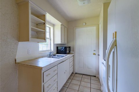 House in Zephyrhills, Florida 4 bedrooms, 98.1 sq.m. № 1894410 - photo 14