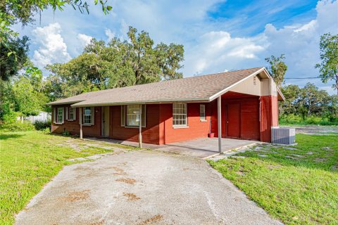House in Zephyrhills, Florida 4 bedrooms, 98.1 sq.m. № 1894410 - photo 2