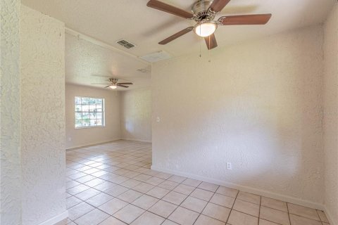 House in Zephyrhills, Florida 4 bedrooms, 98.1 sq.m. № 1894410 - photo 10