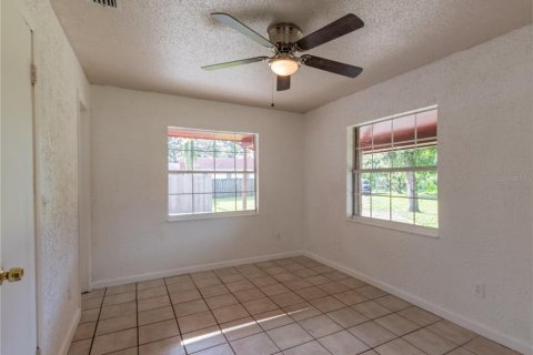 House in Zephyrhills, Florida 4 bedrooms, 98.1 sq.m. № 1894410 - photo 16