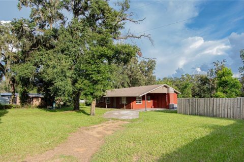 House in Zephyrhills, Florida 4 bedrooms, 98.1 sq.m. № 1894410 - photo 1