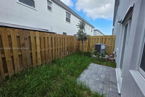 Townhouse in Florida City, Florida 4 bedrooms, 151.71 sq.m. № 2042012 - photo 12