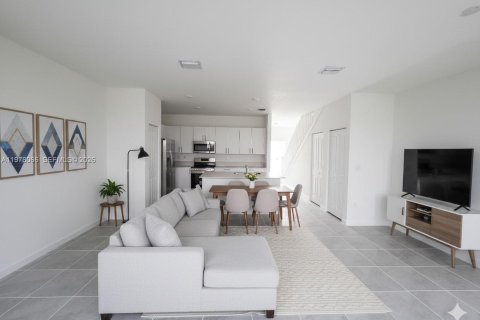 Townhouse in Florida City, Florida 4 bedrooms, 151.71 sq.m. № 2042012 - photo 5