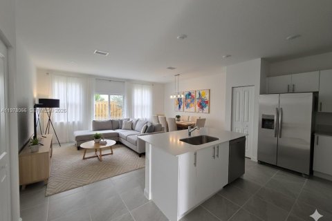 Townhouse in Florida City, Florida 4 bedrooms, 151.71 sq.m. № 2042012 - photo 10