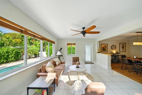 House in Miami Shores, Florida 3 bedrooms, 199.28 sq.m. № 1861677 - photo 16
