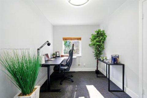 House in Miami Shores, Florida 3 bedrooms, 199.28 sq.m. № 1861677 - photo 28