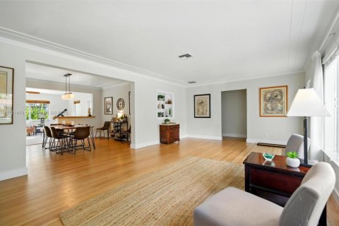 House in Miami Shores, Florida 3 bedrooms, 199.28 sq.m. № 1861677 - photo 4