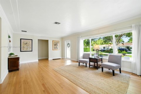 House in Miami Shores, Florida 3 bedrooms, 199.28 sq.m. № 1861677 - photo 2