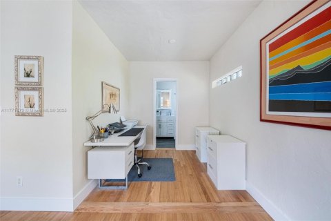 House in Miami Shores, Florida 3 bedrooms, 199.28 sq.m. № 1861677 - photo 21