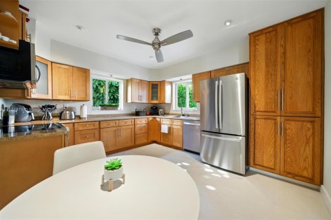 House in Miami Shores, Florida 3 bedrooms, 199.28 sq.m. № 1861677 - photo 11