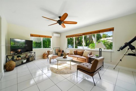 House in Miami Shores, Florida 3 bedrooms, 199.28 sq.m. № 1861677 - photo 15