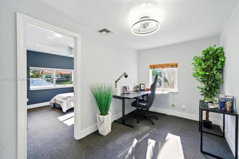 House in Miami Shores, Florida 3 bedrooms, 199.28 sq.m. № 1861677 - photo 27