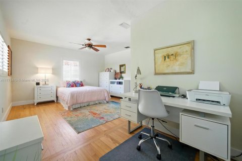 House in Miami Shores, Florida 3 bedrooms, 199.28 sq.m. № 1861677 - photo 18