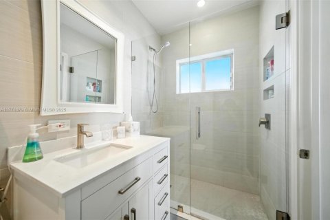 House in Miami Shores, Florida 3 bedrooms, 199.28 sq.m. № 1861677 - photo 22