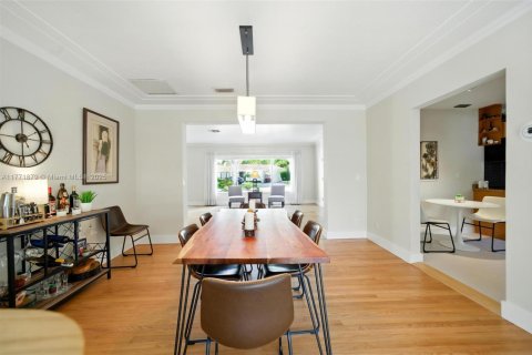 House in Miami Shores, Florida 3 bedrooms, 199.28 sq.m. № 1861677 - photo 9