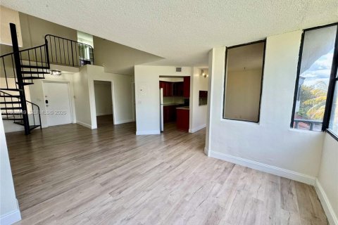 Condo in Miami, Florida, 2 bedrooms  № 2031779 - photo 9