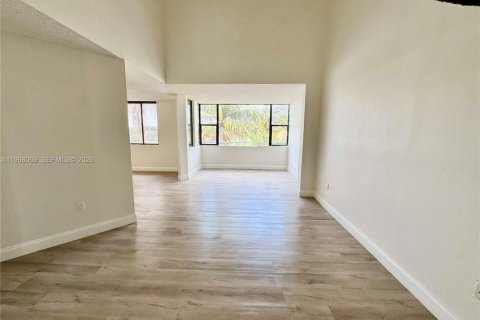 Condo in Miami, Florida, 2 bedrooms  № 2031779 - photo 5