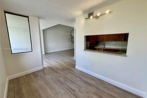 Condo in Miami, Florida, 2 bedrooms  № 2031779 - photo 19