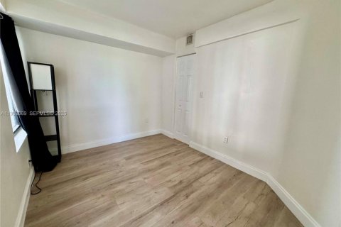 Condo in Miami, Florida, 2 bedrooms  № 2031779 - photo 23